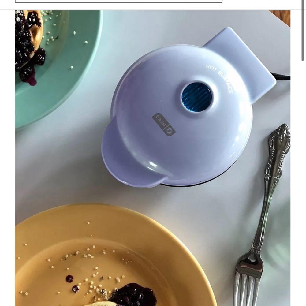 Dash mini waffle maker lavender